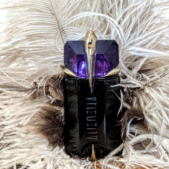 Makeup - Picture 1 of 3